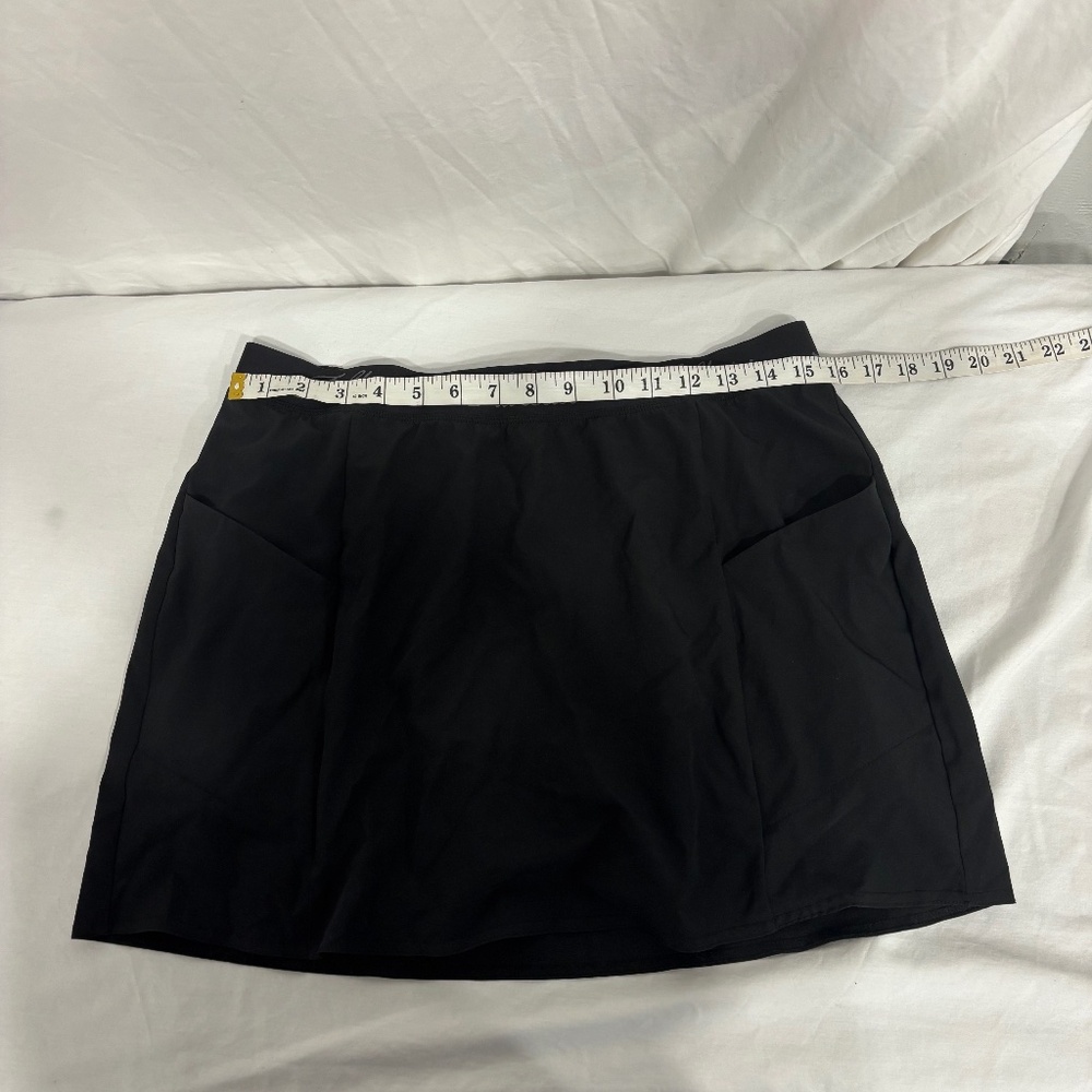 Fabletic’s Skort Black Size Large